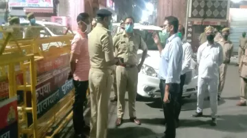 mathura banke bihari mandir parikrama coronavirus night curfew lockdown latest news कृष्ण की नगरी मथ- India TV Hindi