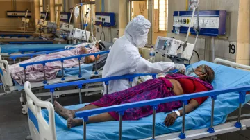 अहमदाबाद में ऑक्सीजन बेड की कमी, कोरोना मरीजों के लिए सिर्फ 152 उपलब्ध- India TV Hindi