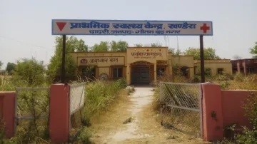 20 कमरों के अस्पताल को नोएडा प्रशासन की अनदेखी ने बना दिया 'खंडहर'- India TV Hindi