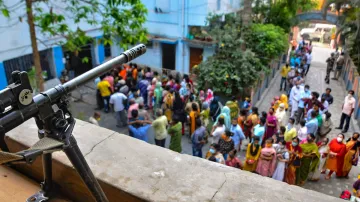 पश्चिम बंगाल: तीसरे चरण के मतदान में कई जगह हिंसा, उम्मीदवारों पर हुए हमले, जानिए- कहां क्या हुआ- India TV Hindi