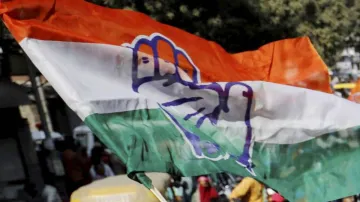 सर्वदलीय बैठक में कांग्रेस ने यूपी सरकार को घेरा, सराहना की अफवाह न फैलाने की दी सलाह- India TV Hindi