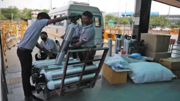 टाटा स्टील, सेल समेत इस्पात कंपनियां कोविड मरीजों के उपचार के लिये कर रही ऑक्सीजन की आपूर्ति - India TV Paisa