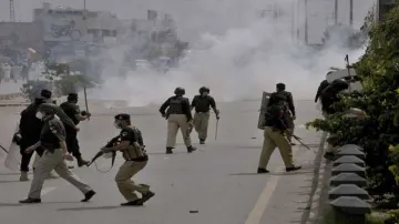 पाकिस्तान ने हिंसक प्रदर्शन के बाद सोशल मीडिया की सेवाएं रोकी - India TV Hindi