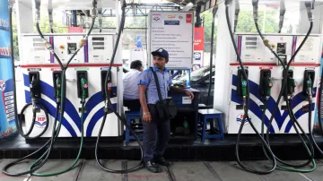 Petrol diesel prices to reduction by up to Rs 40 per litre, AIMTC demand- India TV Paisa