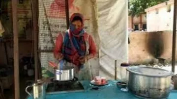 laborer's wife inspired by PM Modi contesting pradhan elections PM मोदी से प्रेरित है मजदूर की पत्नी- India TV Hindi