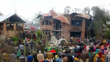 <p>कश्मीर: आतंकियों ने...- India TV Hindi