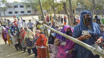 Uttar Pradesh Panchayat elections voting in Varanasi Lucknow Noida Amroha Baghpat उत्तर प्रदेश पंचाय- India TV Hindi