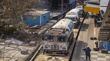 Oxygen express reaches delhi with containers of life saving oxygen दिल्ली पहुंची Oxygen Express, कई - India TV Hindi