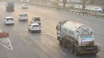 oxygen tanker drivers on oxygen express taking work as mission to save lives अनोखे कोरोना वॉरियर! 24- India TV Hindi