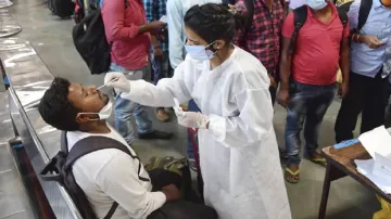 दिल्ली सरकार ने बेहतर कोविड प्रबंधन के लिए निजी अस्पतालों में तैनात किये नौकरशाह- India TV Hindi