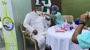 Rakesh Tikait gets coronavirus vaccine in Ghaziabad- India TV Hindi