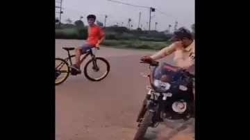 viral video of stunt boy- India TV Hindi