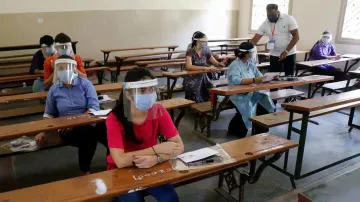 12वीं की परीक्षा पर कब करवा सकता है CBSE? केंद्र के साथ बैठक के दौरान दी अपनी राय- India TV Hindi