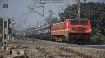 रेलवे ने अगले आदेश तक रद्द की कई स्पेशल ट्रेनें, देखिए पूरी लिस्ट- India TV Hindi