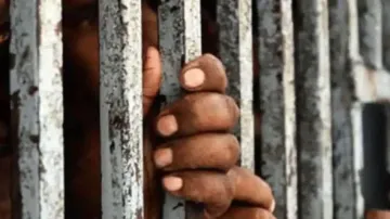 <p>UP की जेलों में भीड़ कम...- India TV Hindi