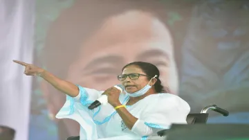 Mamata banerjee says arrest me too after CBI arrests TMC leaders 'मुझे भी गिरफ्तार करो', CBI दफ्तर प- India TV Hindi