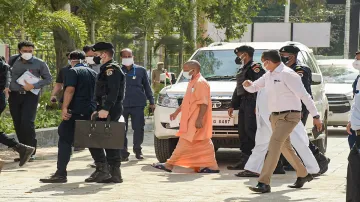 CM Yogi on ground zero makes impact in covid situation in uttar pradesh CM योगी के ग्राउंड जीरो पर उ- India TV Hindi