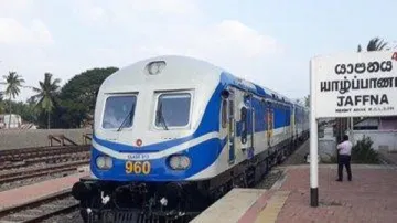 sri lanka stops train buses to stop spread of coronavirus Covid: श्रीलंका ने ट्रेनों, बसों के परिचाल- India TV Hindi