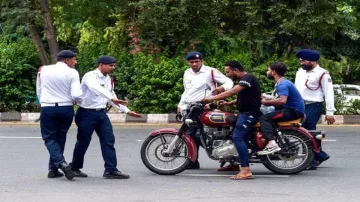 मोटरसाइकिल, कार, स्कूटर, ट्रक चालकों को मंत्रालय ने दी यह बड़ी चेतावनी, भूलकर भी ना करें यह गलती- India TV Paisa