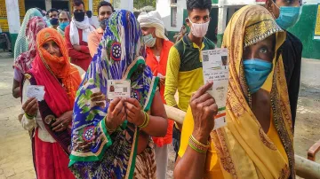 यूपी पंचायत चुनाव: गौतम बुद्ध नगर में महिलाओं ने रचा इतिहास, ग्राम पंचायत की 88 सीटों में से 40 पर क- India TV Hindi