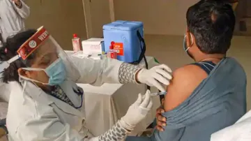 UP Corona Vaccination- India TV Hindi