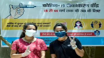 Delhi coronavirus cases covid vaccination kejriwal दिल्ली में कोरोना मामले हो रहे कम लेकिन बंद हो गय- India TV Hindi