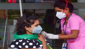 Coronavirus: देशभर में 24 घंटे में 60,753 नए मामले आए, 1,647 लोगों की मौत - India TV Hindi