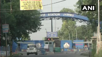 Jammu Airport Bomb Explosion Bomb Disposal Squad reaches on spot जम्मू हवाईअड्डे के तकनीकी क्षेत्र म- India TV Hindi