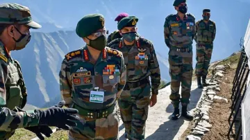 Army chief MM Naravane reviews security situation along LoC in Kashmir- India TV Hindi