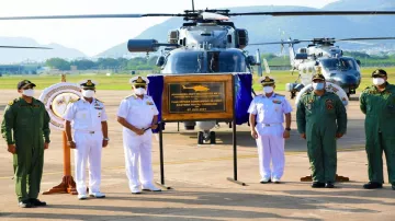 भारतीय नौसेना ने 3 उन्नत हल्के हेलीकॉप्टर ‘एएलएच एमके थ्री’ को अपने बेड़े में शामिल किया- India TV Hindi