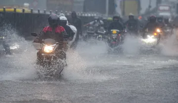 मुंबई में भारी बारिश, अंधेरी सबवे में भरा पानी, मौसम विभाग ने ऑरेंज अलर्ट जारी किया- India TV Hindi