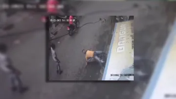 दिल्ली में मर्डर का दिल दहलाने वाला CCTV वीडियो, जान का बदला जान से लिया- India TV Hindi