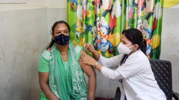 देश में अब तक कोरोना रोधी टीके की 24 करोड़ से अधिक खुराक दी गईं- India TV Hindi