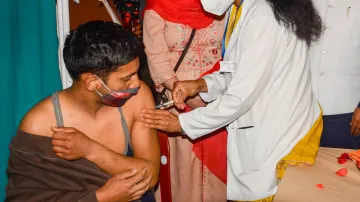 मध्य प्रदेश में 15 लाख से ज्यादा लोगों को कोरोना रोधी टीके लगे- India TV Hindi