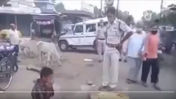 policeman video- India TV Hindi