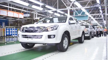SML Isuzu temporarily suspends production at manufacturing plant in Punjab till June 11- India TV Paisa