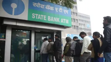 SBI Customers Alert, levy charges for cash withdrawal From ATM - India TV Paisa