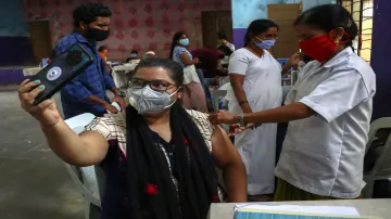 <p>दिल्ली के 2 अस्पतालों...- India TV Paisa