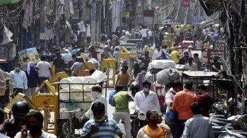 दिल्ली: कोविड दिशा-निर्देशों का उल्लंघन करने पर 1,200 से अधिक लोगों पर जुर्माना - India TV Hindi