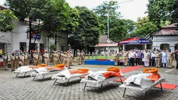 असम में सीमा विवाद में पांच पुलिसकर्मियों और एक नागरिक के मारे जाने पर तीन दिन का राजकीय शोक - India TV Hindi