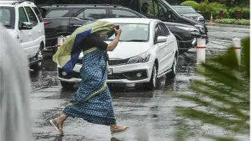  दिल्ली में अधिकतम तापमान के 33 डिग्री सेल्सियस रहने, हल्की बारिश होने का अनुमान - India TV Hindi