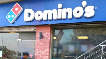 Domino's give free pizza lifetime to mirabai chanu, joins hands with Revolt Motors - India TV Paisa