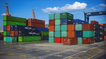 निर्यात जून महीने में 47 फीसदी बढ़कर 32.46 अरब डॉलर पर, व्यापार घाटा 9.4 अरब डॉलर रहा- India TV Paisa