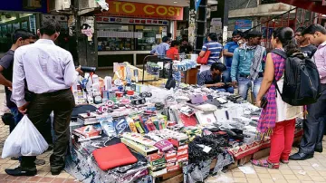 करोलबाग-गफ्फार मार्केट बंद, लोग नहीं कर रहे कोरोना गाइडलाइन्स का पालन- India TV Hindi