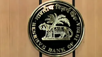<p>RBI ने Axis Bank पर लगाया 5...- India TV Paisa