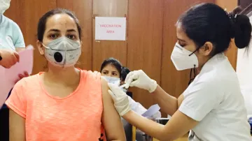 देश में अब तक कोरोना टीके की 38 करोड़ से ज्यादा खुराकें दी गईं- India TV Hindi