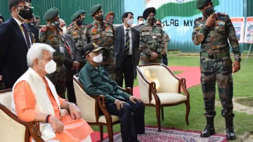<p>श्रीनगर में सैनिकों...- India TV Hindi