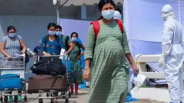 2 लाख 27 हजार से अधिक गर्भवती महिलाओं ने कोविड-19 रोधी टीके की पहली खुराक ली: सरकार - India TV Hindi
