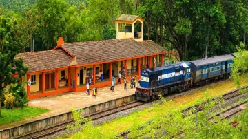 Indian railways train timings gareeb rath delhi ananvihar patna gaya barauni irctc see train list रे- India TV Hindi
