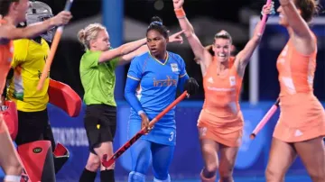 Indian women's hockey team lost 1-5 to Netherlands in their first match of Tokyo Olympics- India TV Hindi